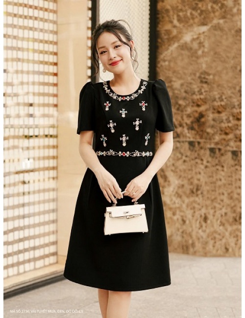 Đầm suông tay ngắn cổ thuyền kết hạt xoàn sang trọng - 2736 — ảnh 2 Đầm suông tay ngắn cổ thuyền kết hạt xoàn sang trọng - 2736, ảnh 2