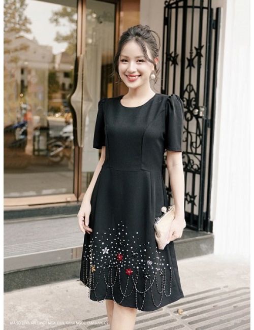 Đầm suông tay ngắn cổ thuyền kết hạt và hoa sang trọng - 2743 — ảnh 2 Đầm suông tay ngắn cổ thuyền kết hạt và hoa sang trọng - 2743, ảnh 2